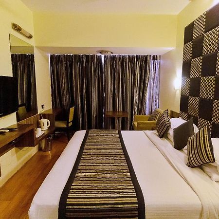 Hotel Silver Inn Mumbai Exteriör bild