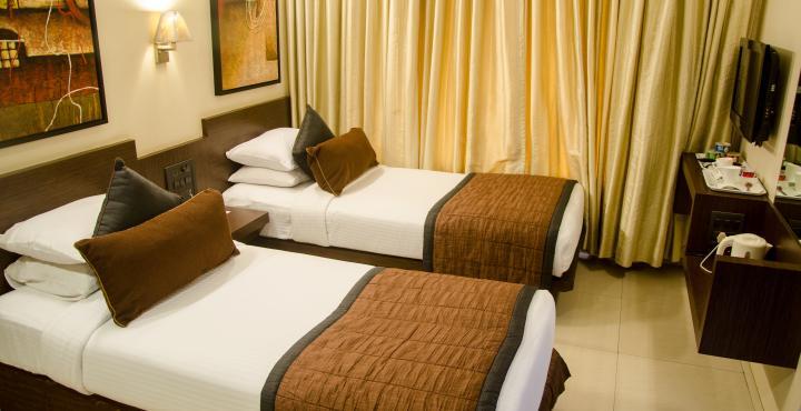 Hotel Silver Inn Mumbai Exteriör bild