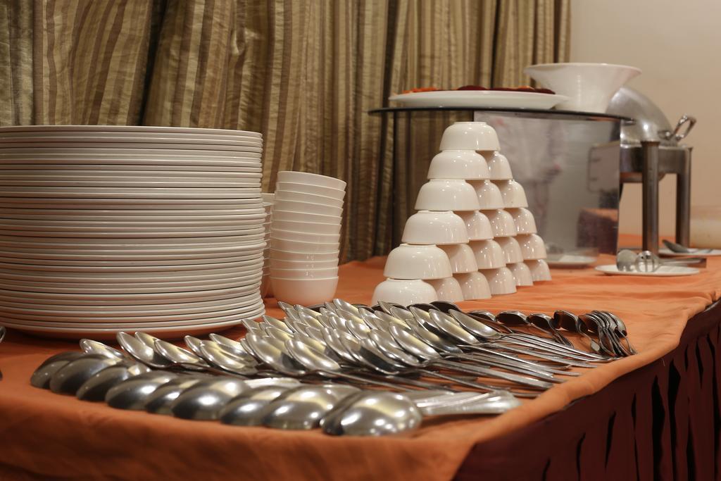 Hotel Silver Inn Mumbai Exteriör bild