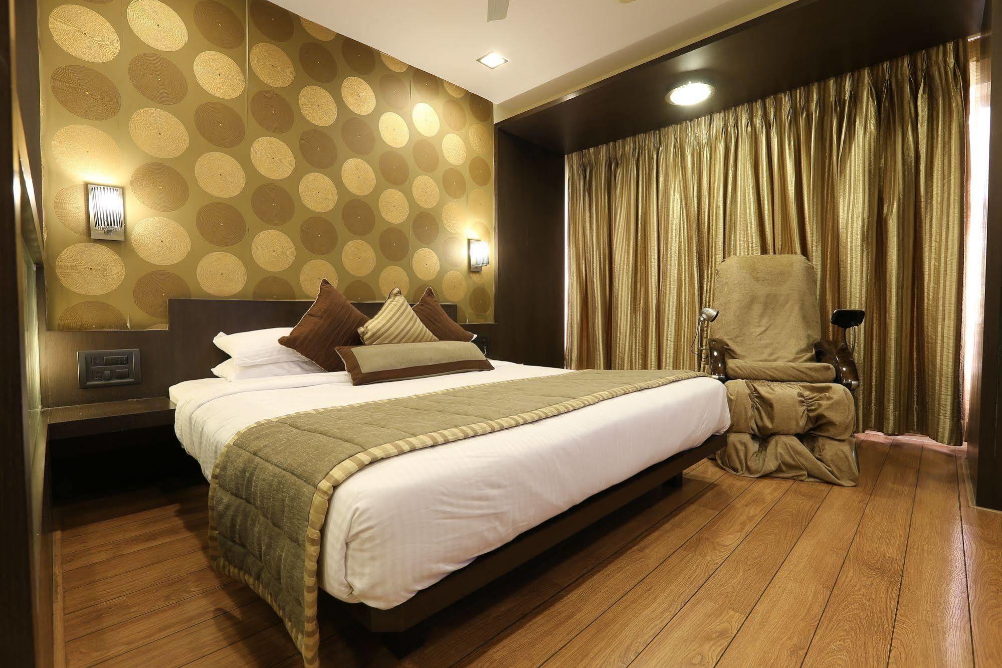 Hotel Silver Inn Mumbai Exteriör bild