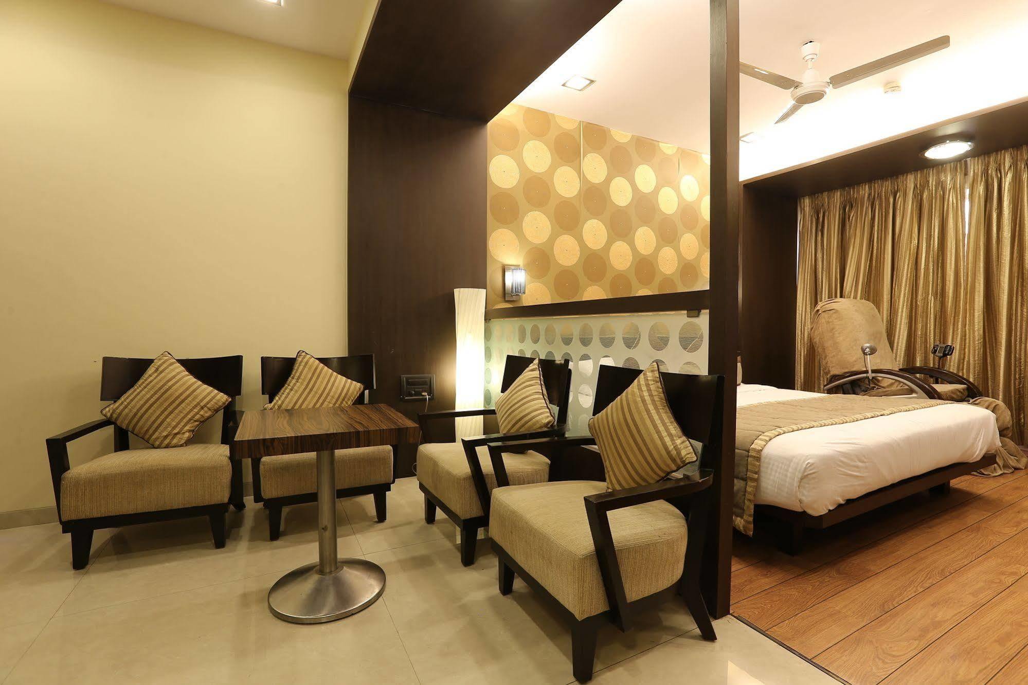 Hotel Silver Inn Mumbai Exteriör bild
