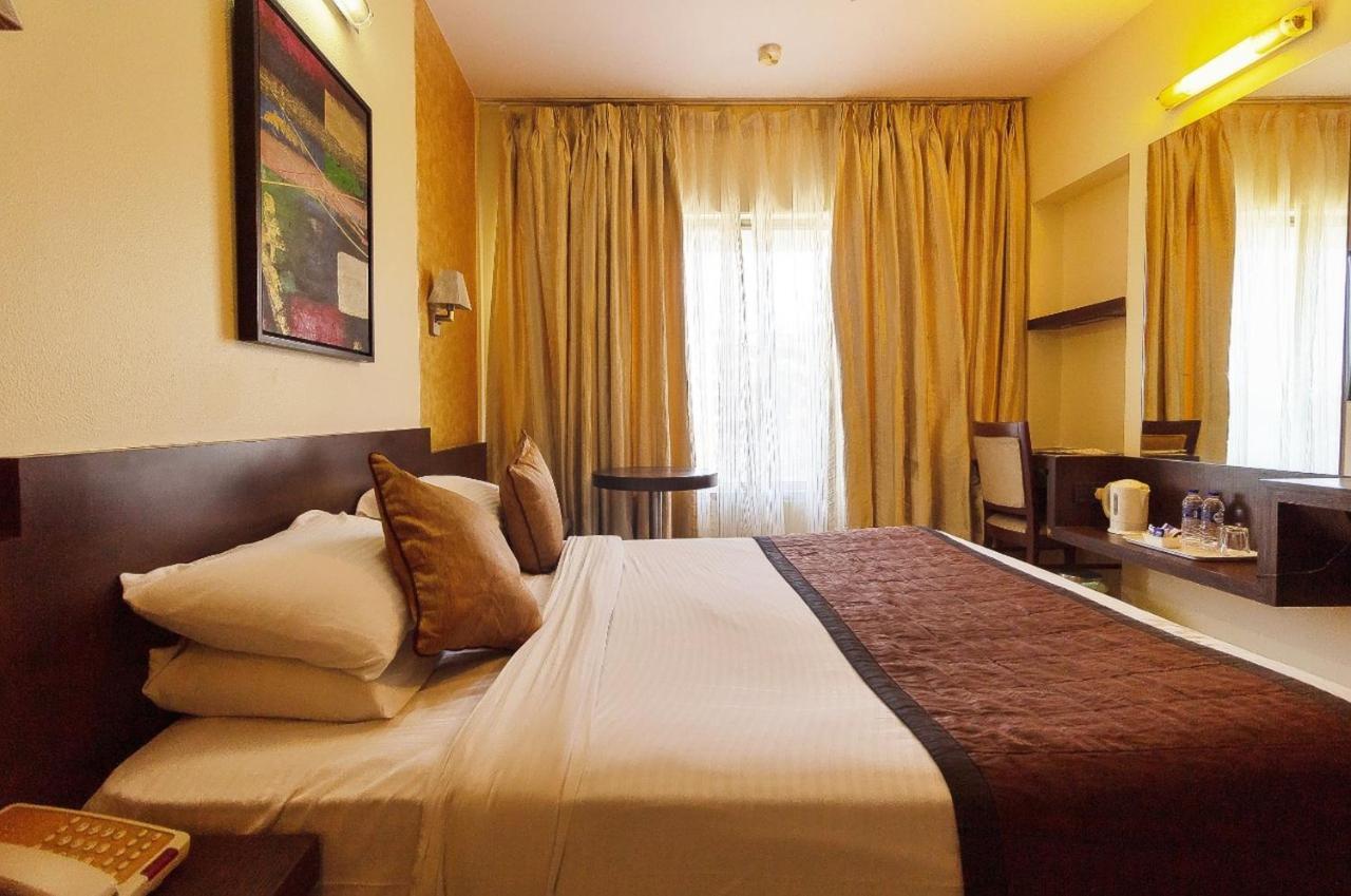 Hotel Silver Inn Mumbai Exteriör bild