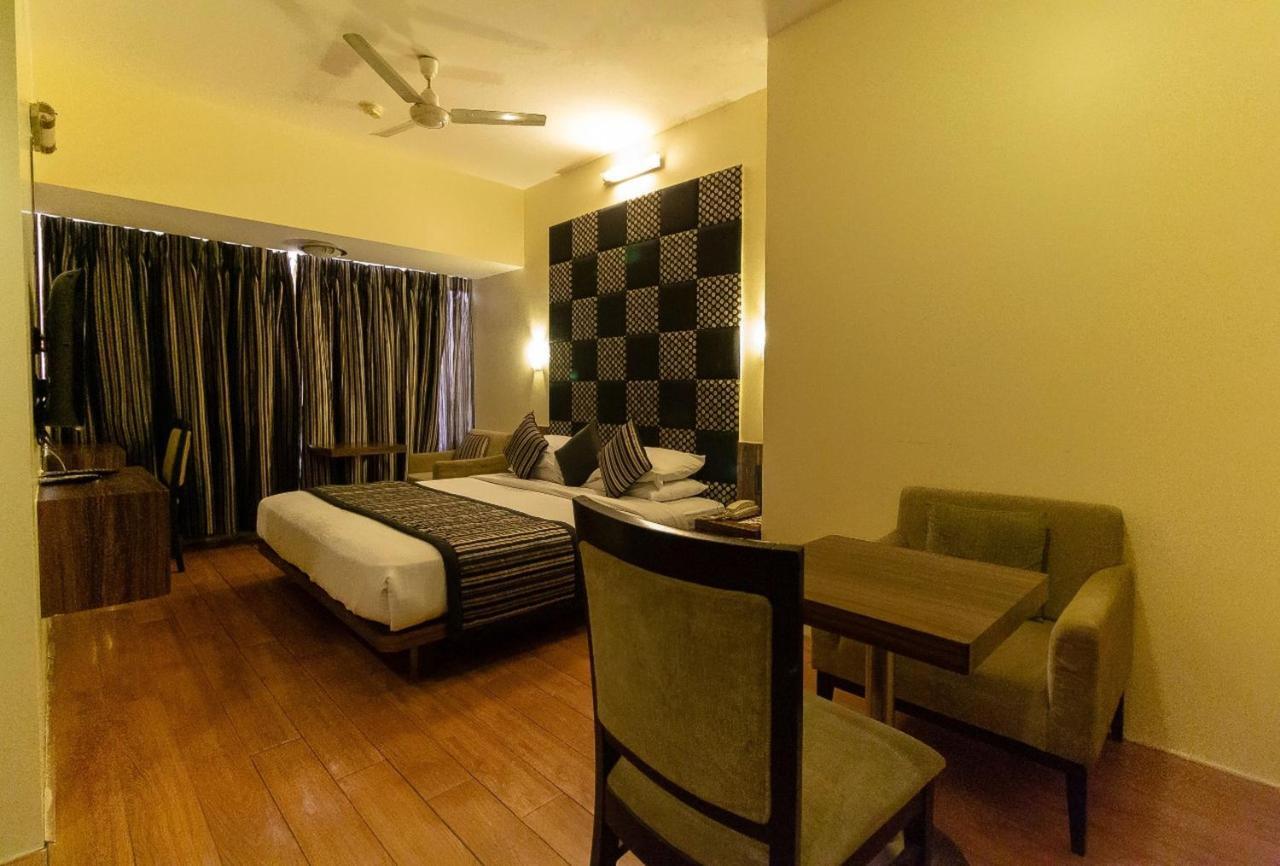Hotel Silver Inn Mumbai Exteriör bild