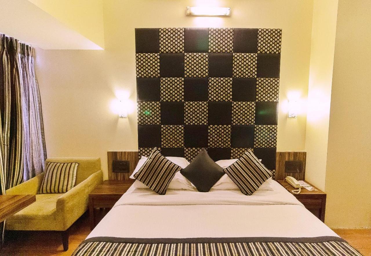 Hotel Silver Inn Mumbai Exteriör bild