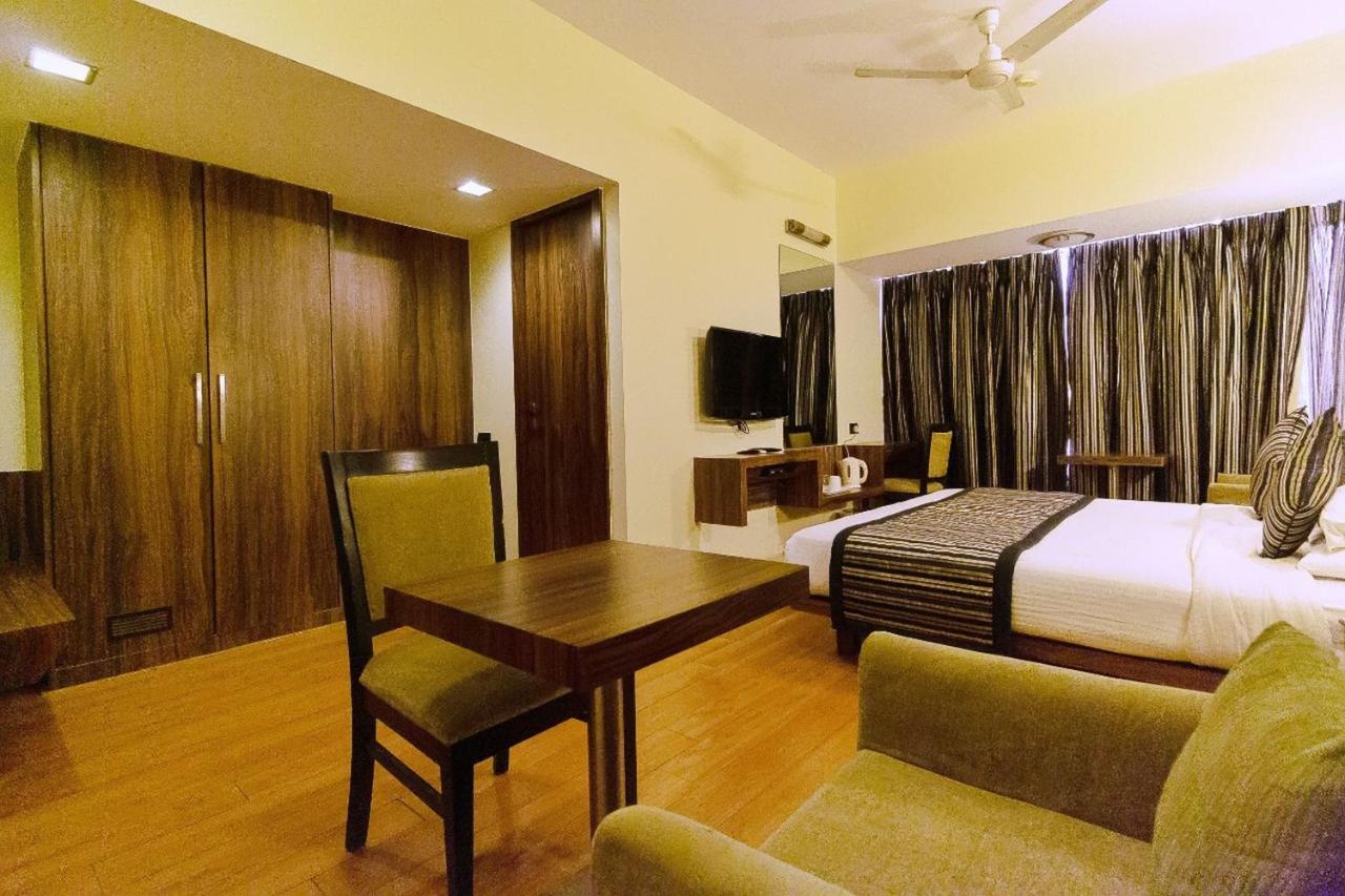 Hotel Silver Inn Mumbai Exteriör bild